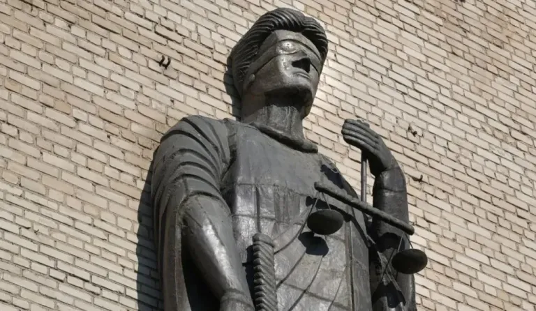 В Бурятии экс-спикера райсовета уволили по утрате доверия